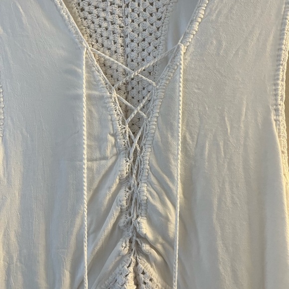 INDAH White Dress - Picture 14 of 15